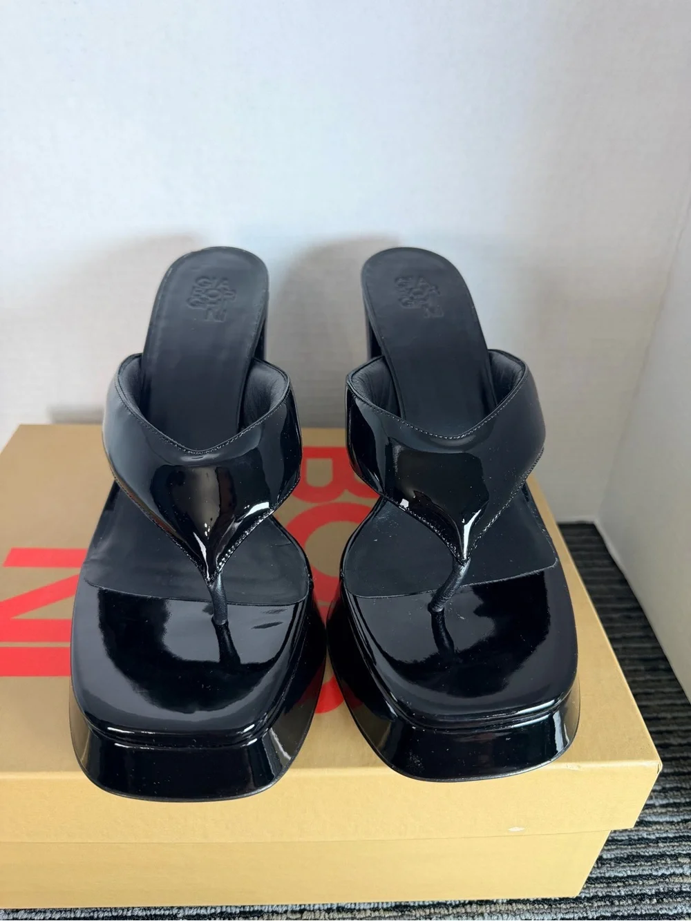 New GIABORGHINI Womens Black Gia 17 Patent Leather Heeled Thong Sandals 38.5